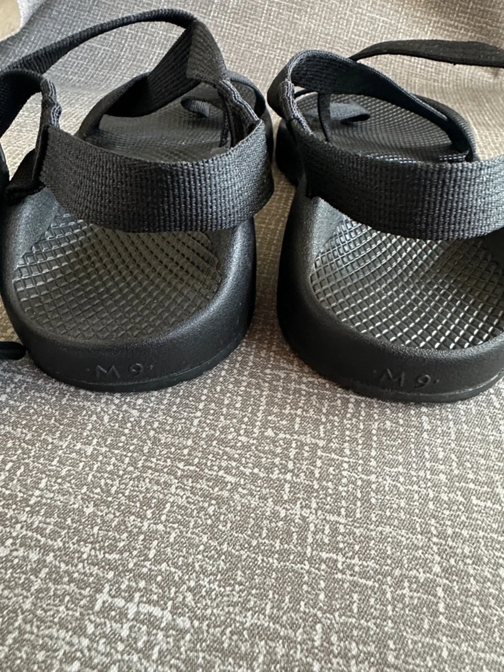 Chaco Black Strappy Outdoor Sandals men’s size 9